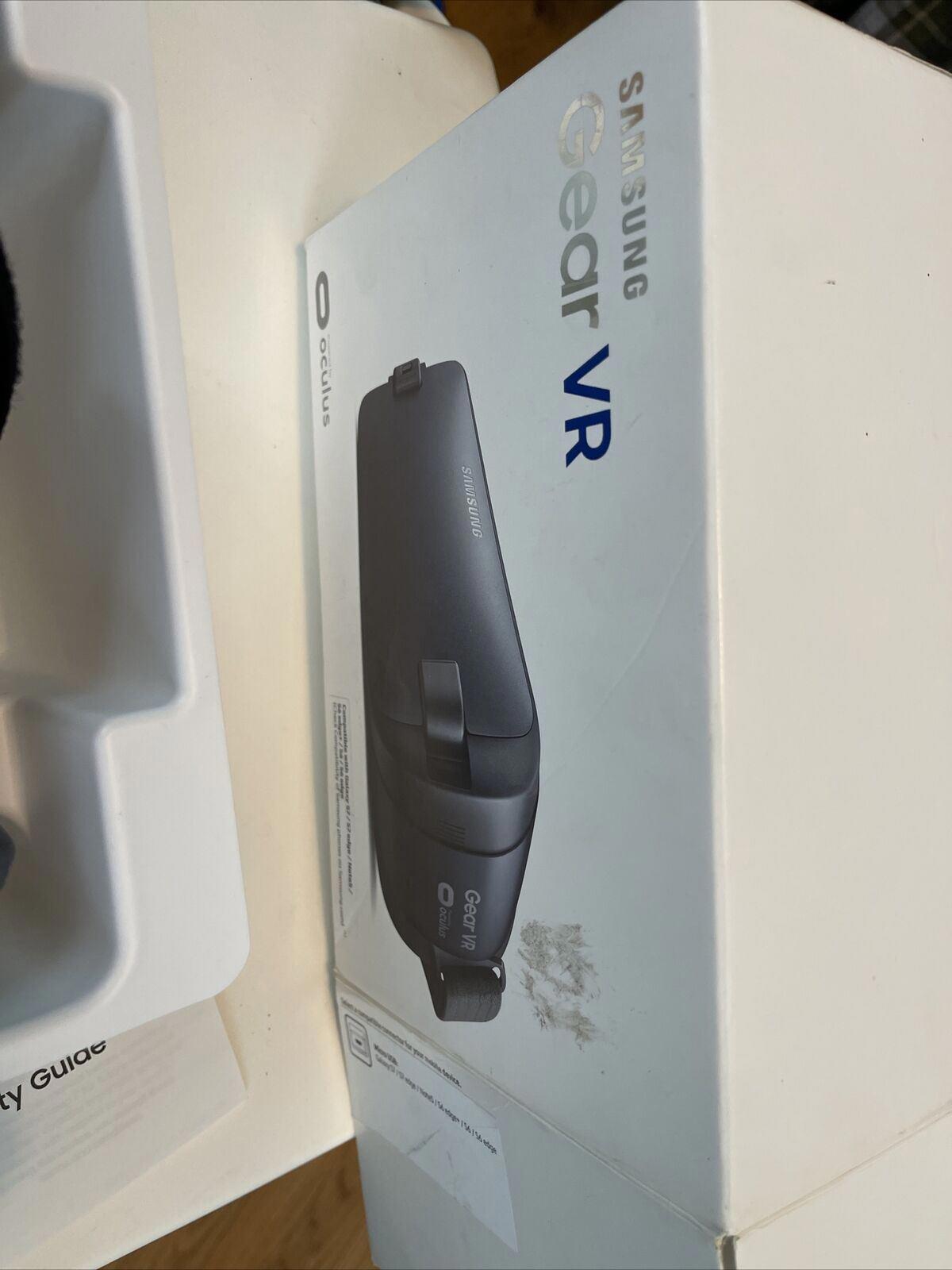 Samsung Gear VR 2 Oculus Virtual Reality Headset (17)