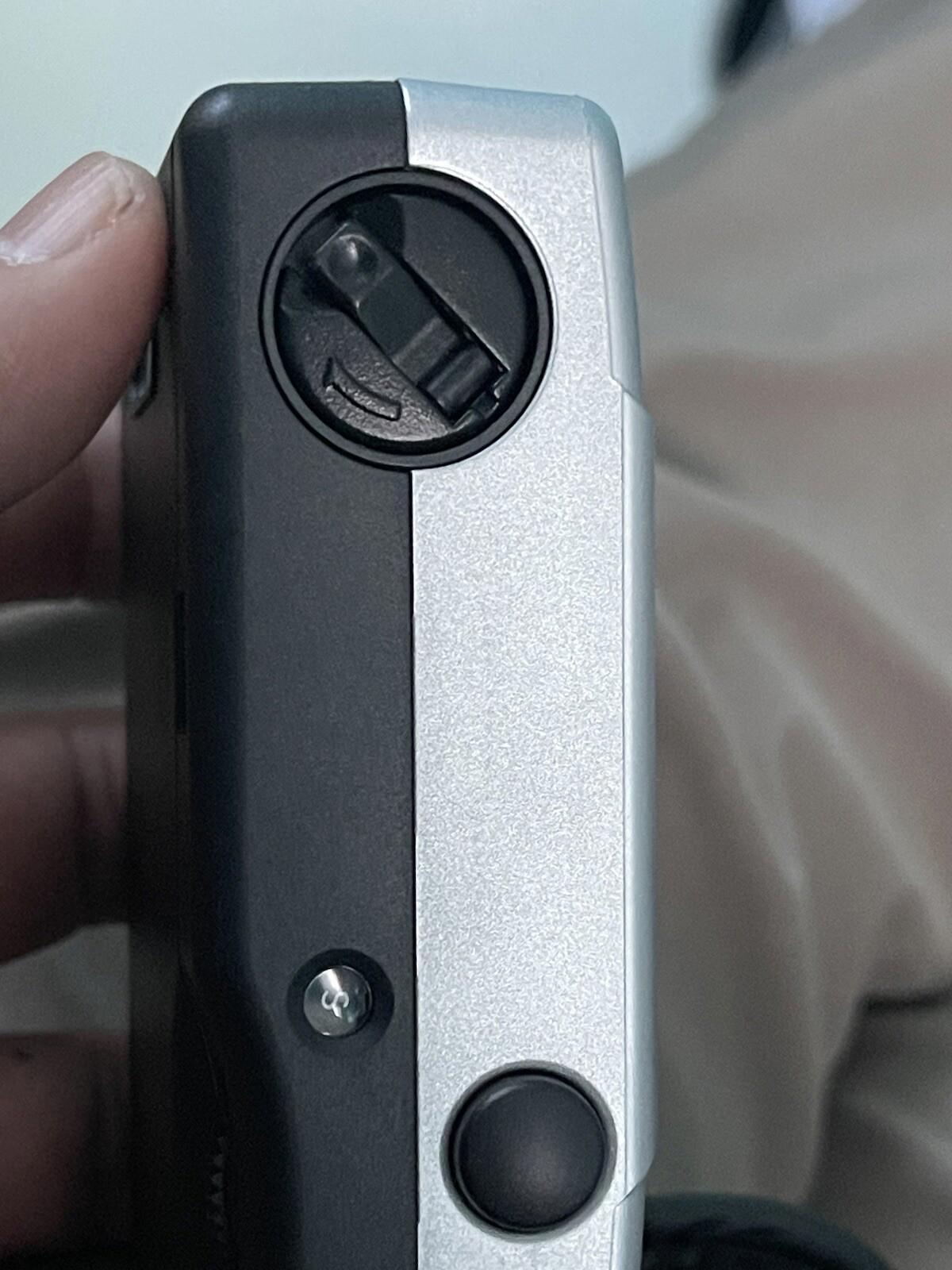 BELL & HOWELL Point And Shoot 35MM Film Camera "Focus Free"  28MM Lens With Case