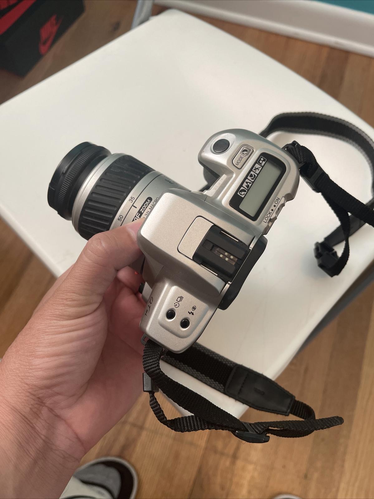 minolta qtsi maxxum 35mm Film Camera W 35-80 AF Lens  Works Good