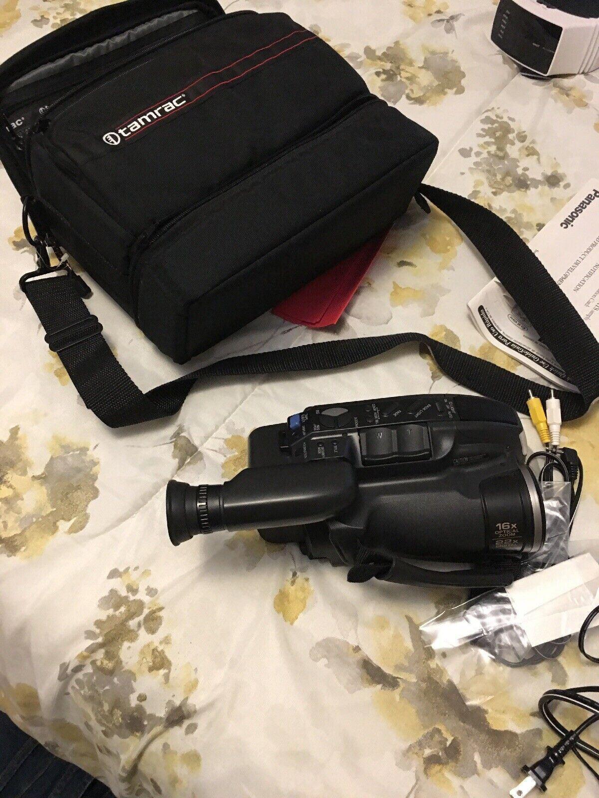 Panasonic Palmcorder PalmSight Camcorder PV-L657D with Manual in Case