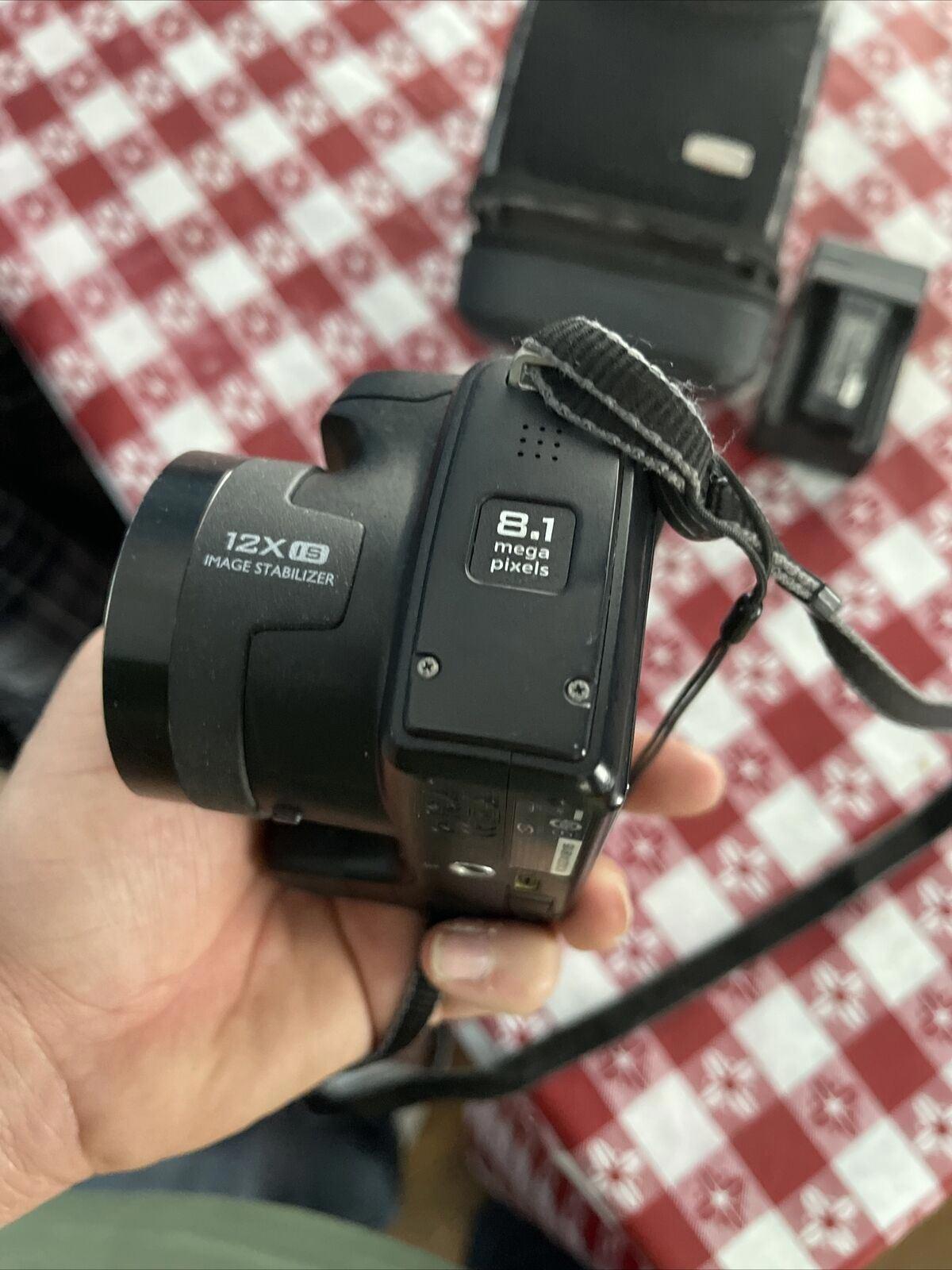 Kodak EasyShare Z812 IS 8.1MP Digital Camera - Black (1)