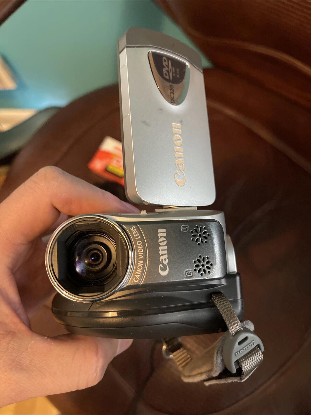 Canon DC320 DVD/SD Card Camcorder, Battery, Charger, (11)