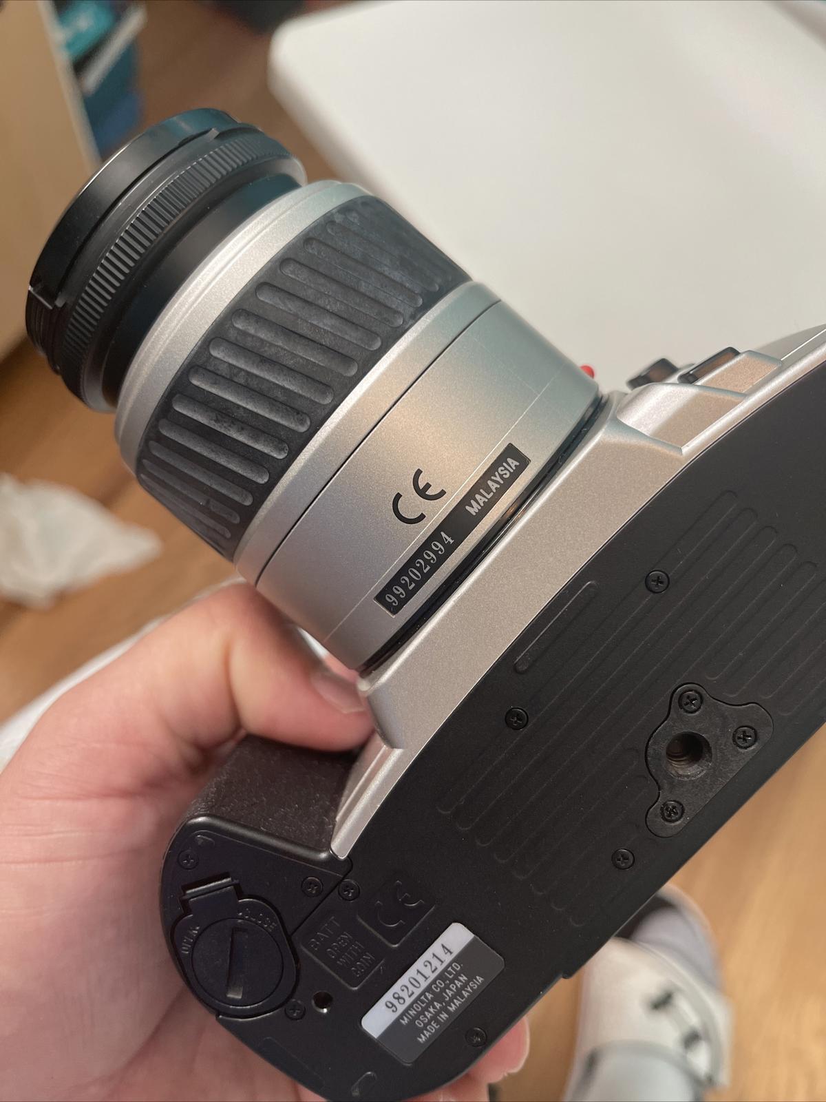 minolta qtsi maxxum 35mm Film Camera W 35-80 AF Lens  Works Good