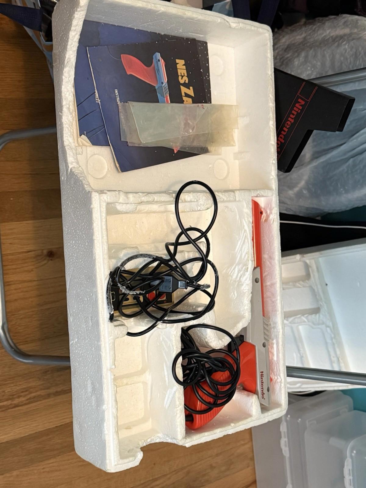 1988 Nintendo Entertainment System Action Set NES Complete In Box  (read Descrip