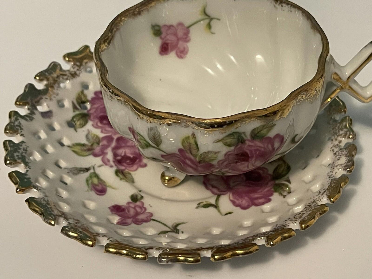 Vtg Hand Painted Footed Teacup Saucer Gold Gilded