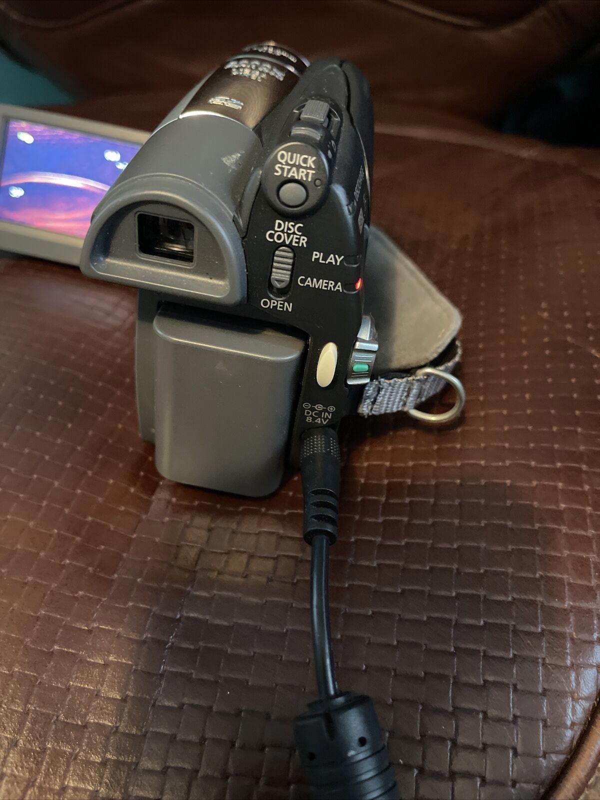 Canon DC320 DVD/SD Card Camcorder, Battery, Charger, (11)