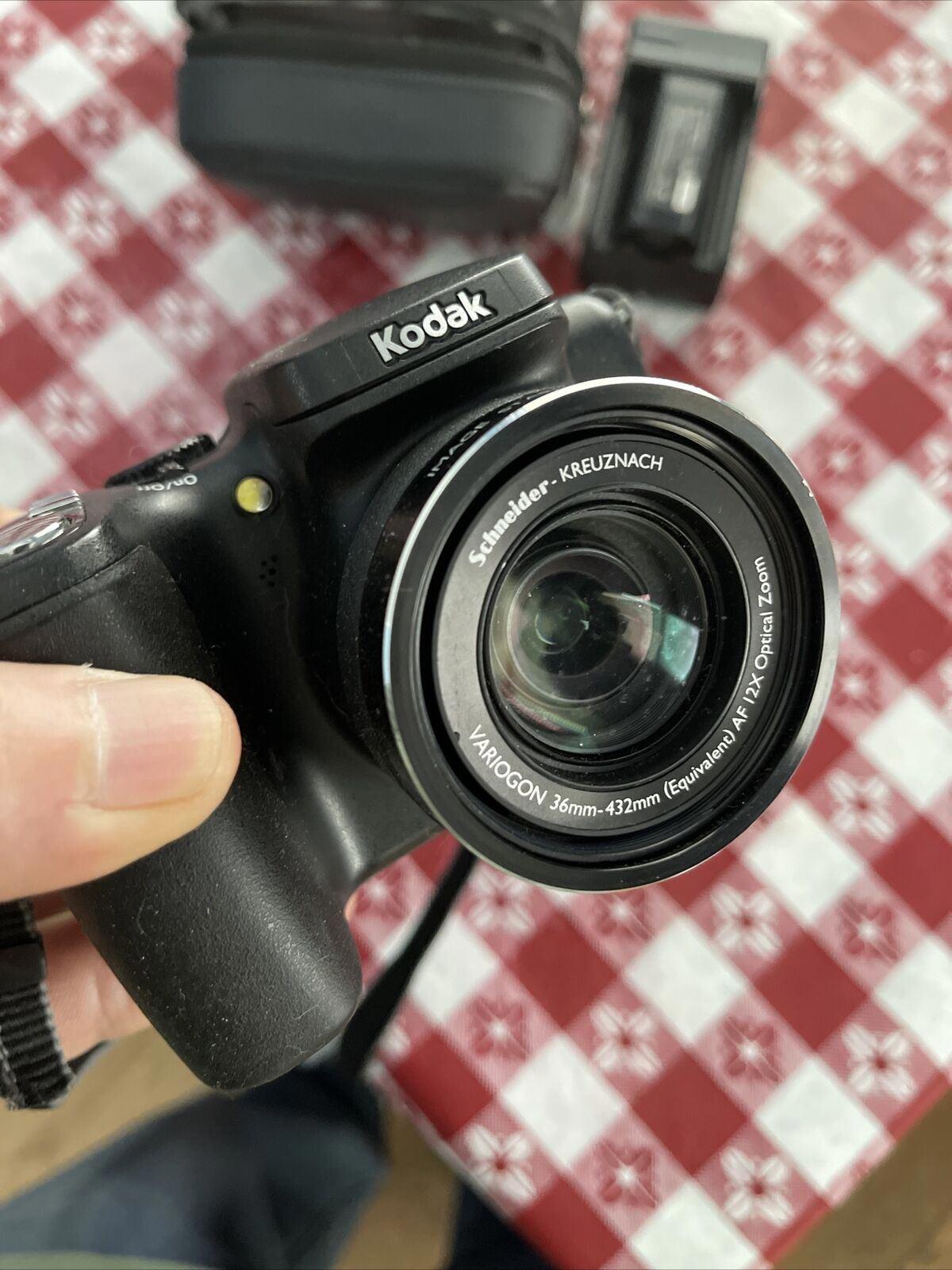 Kodak EasyShare Z812 IS 8.1MP Digital Camera - Black (1)