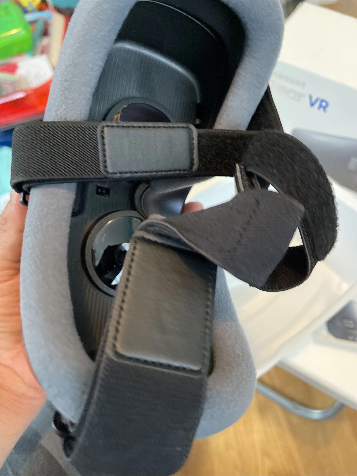 Samsung Gear VR 2 Oculus Virtual Reality Headset (17)