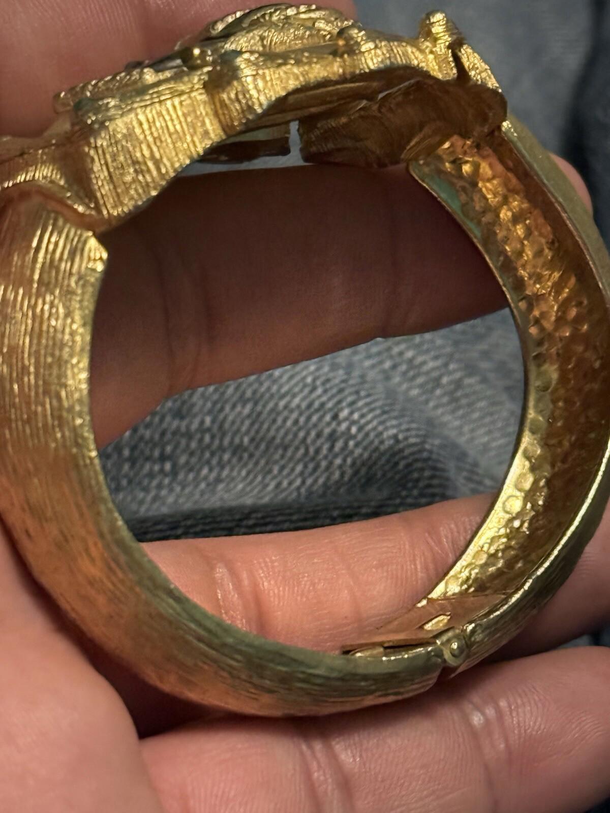 bracelet women Vintage ( Needs Repair)