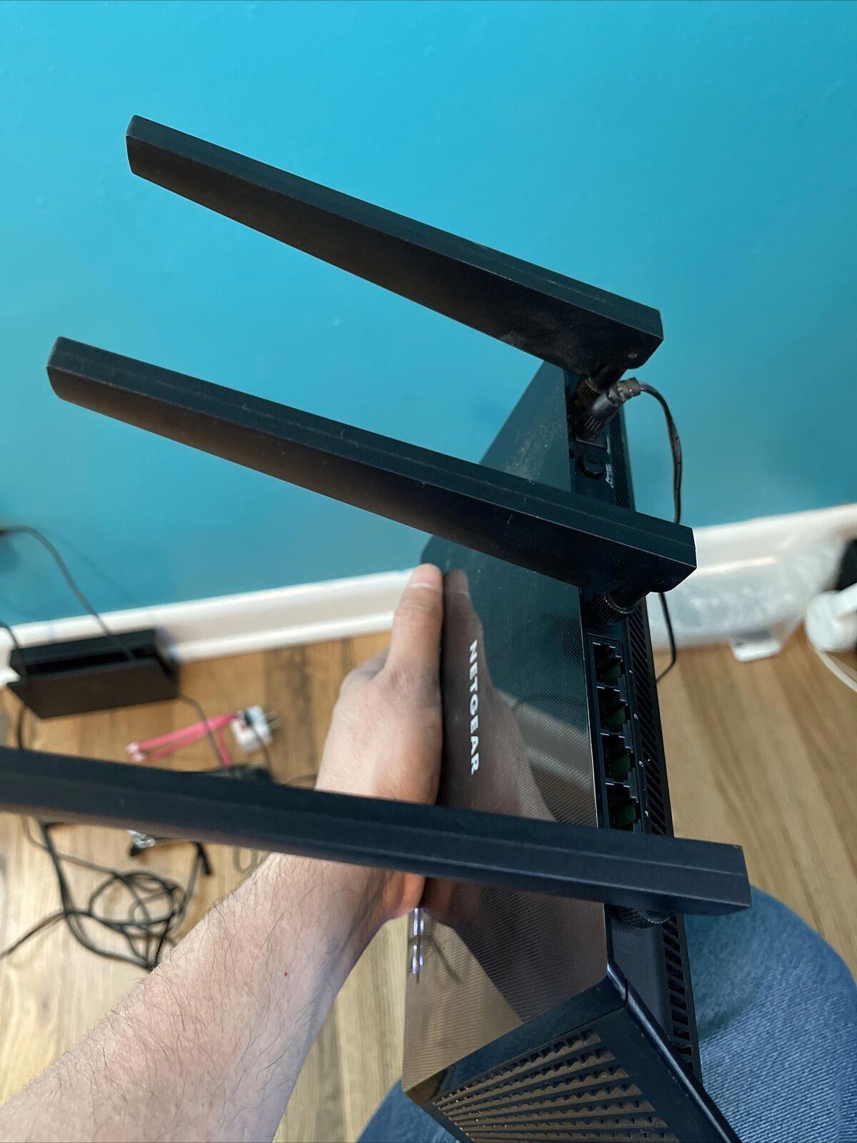 Netgear Router Model R6700v2