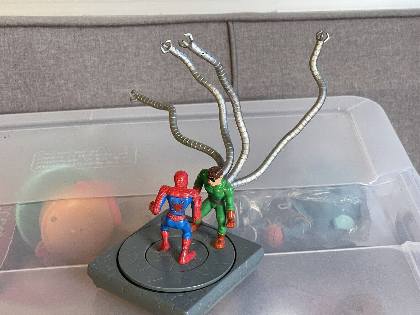 rack toy spider man vs doctor octopus marvel decopac spinning toy