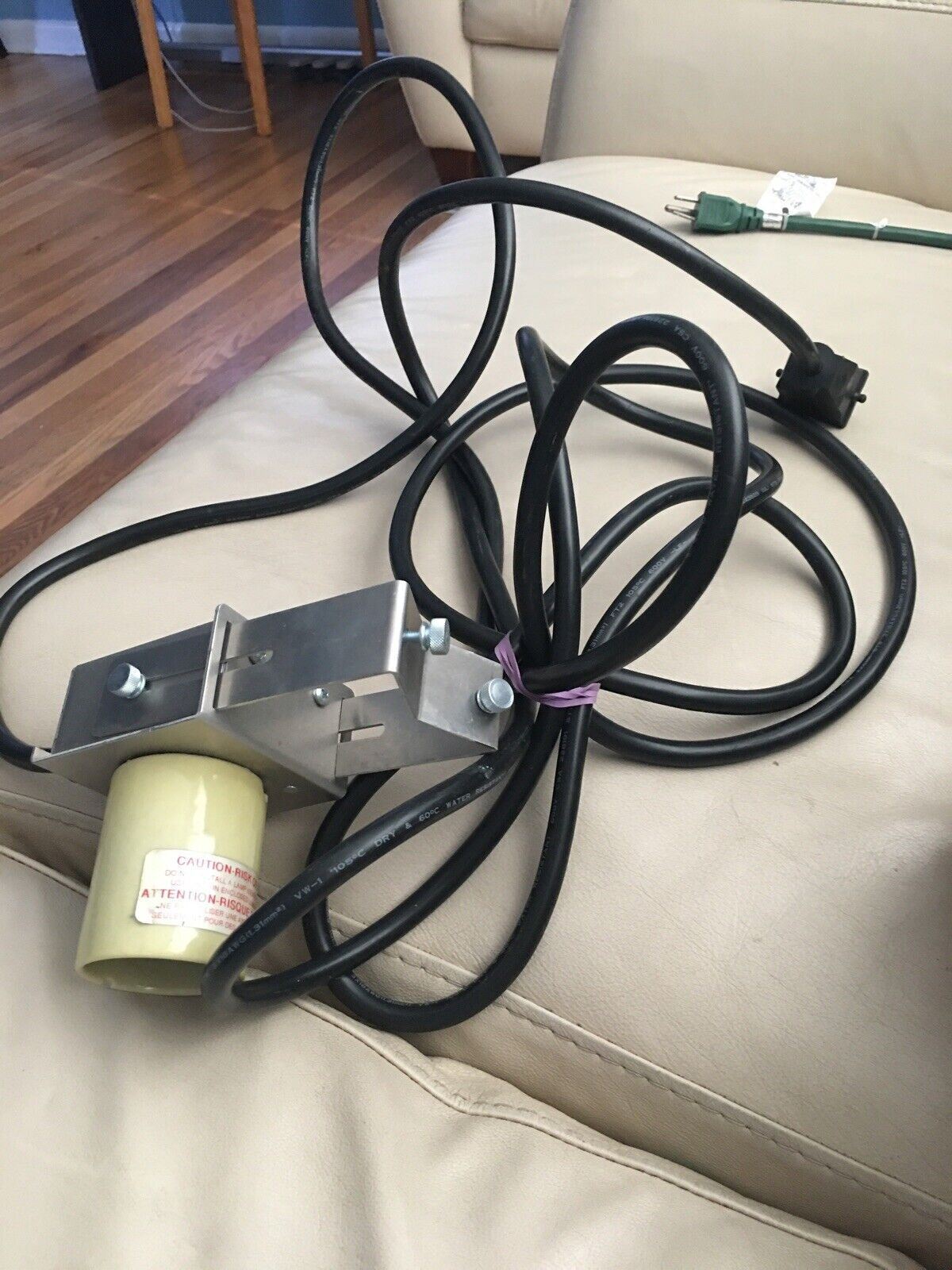 Adjust-A-Wing Lamp Holder W/ 15' Cord Socket Spreader W/ BAY HYDRO