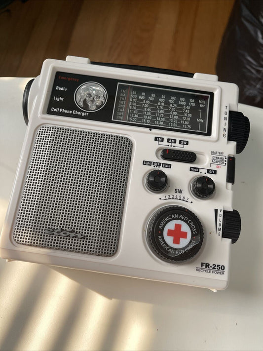 ETON FR-250 AM/FM/Short Wave DX Radio W/ Light/Siren/Crank White , Works Great16