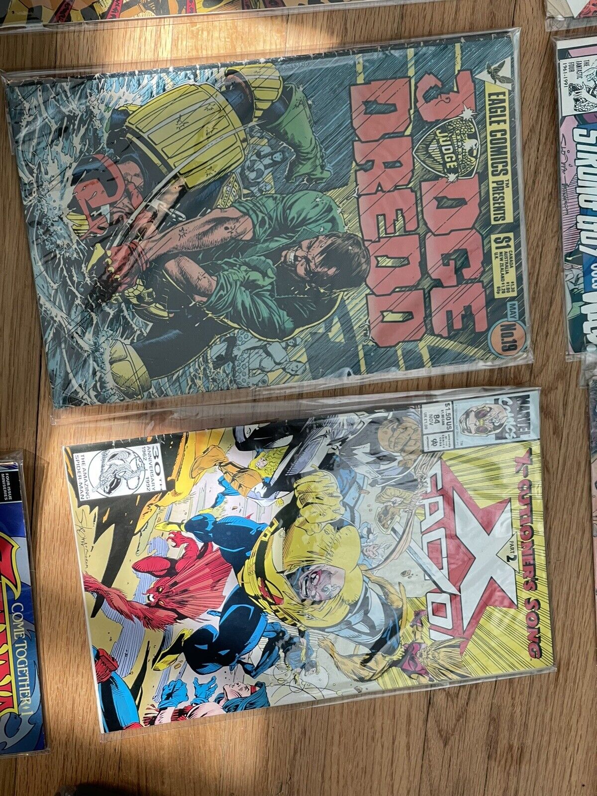 Lot of  18 comic books  (6)