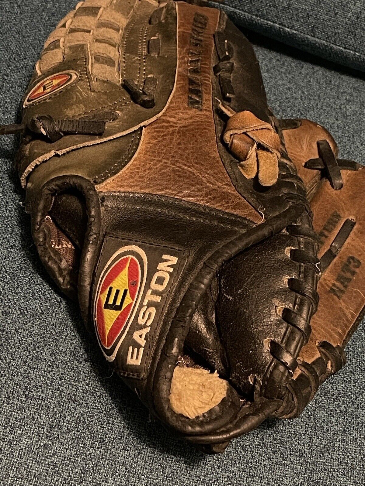 Easton Baseball Glove RHT NAT3 11 inches Black/Brown Leather Natural Series