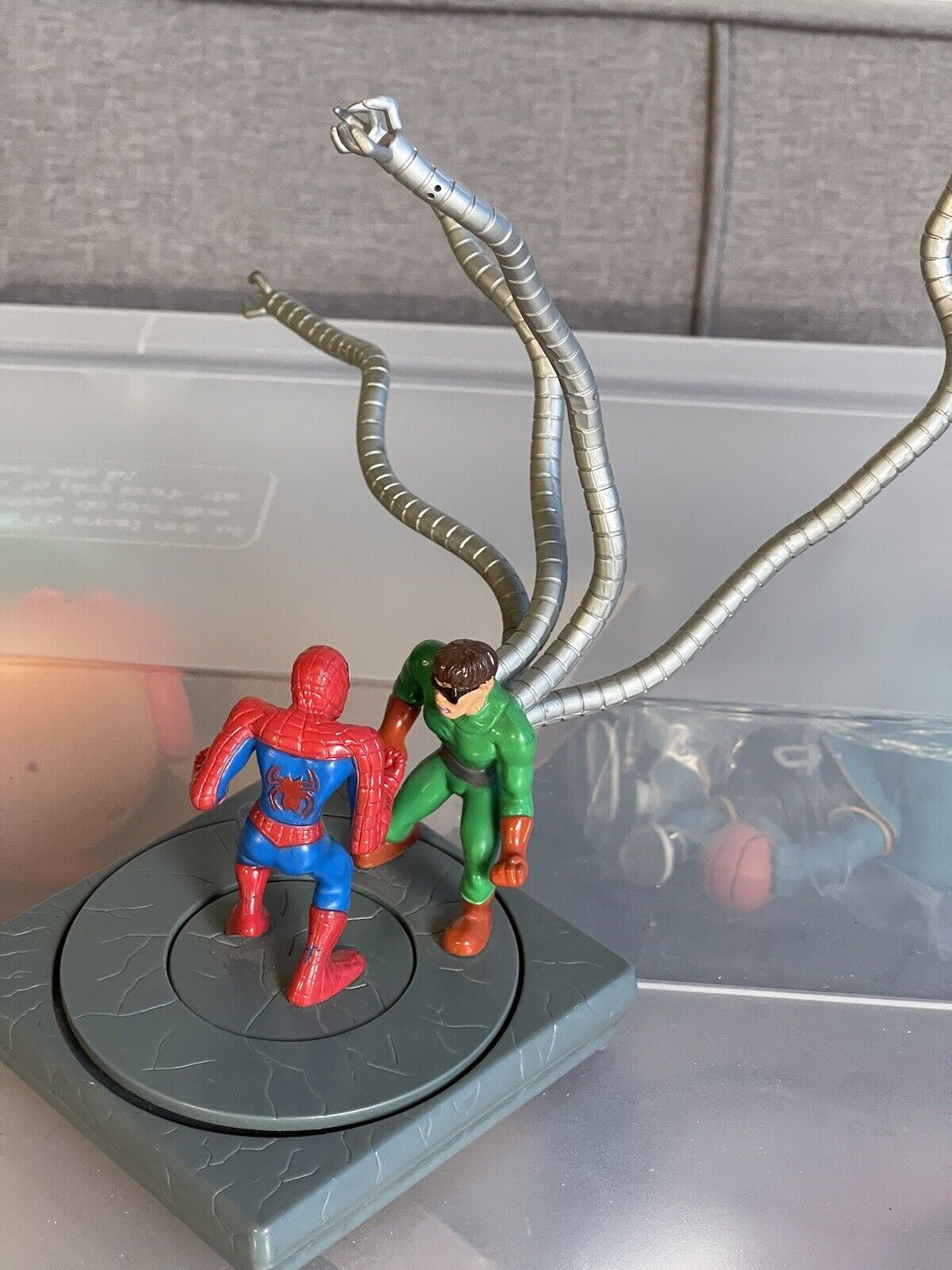 rack toy spider man vs doctor octopus marvel decopac spinning toy