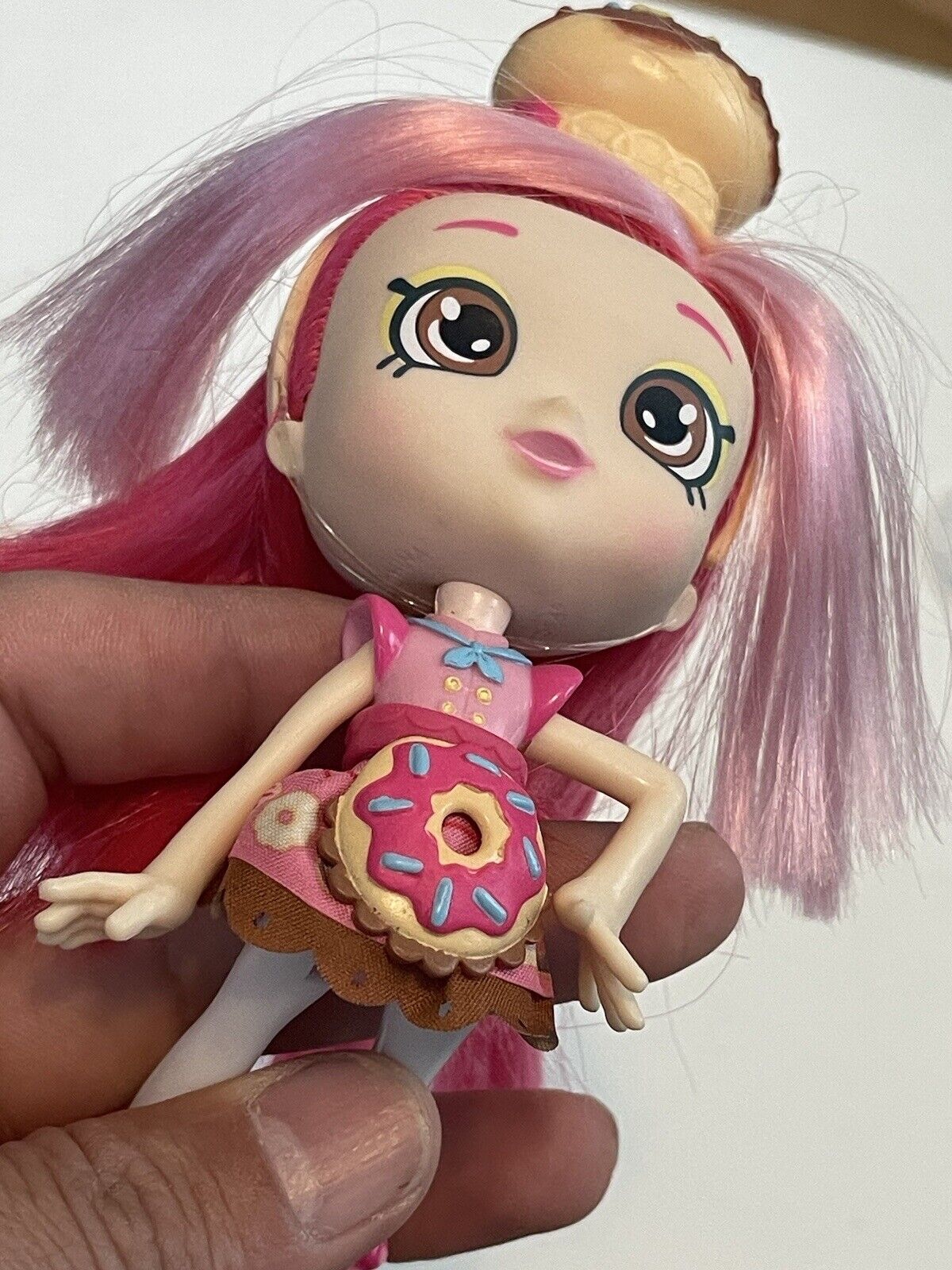 5” Shopkins Shoppies Doll Happy Places Donita w/pink doughnuts