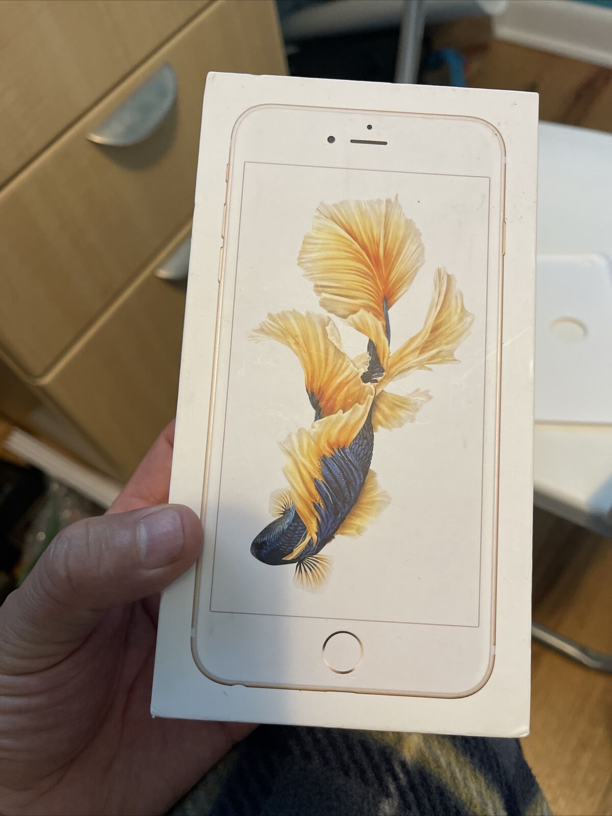 Apple iphone 6s plus Box Only.  128gb Good Condition.  (11)