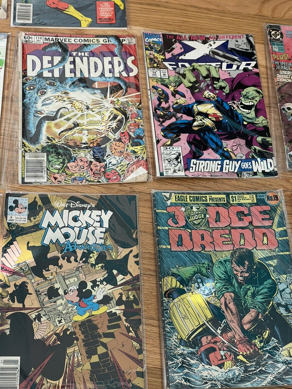 Lot of  18 comic books  (6)