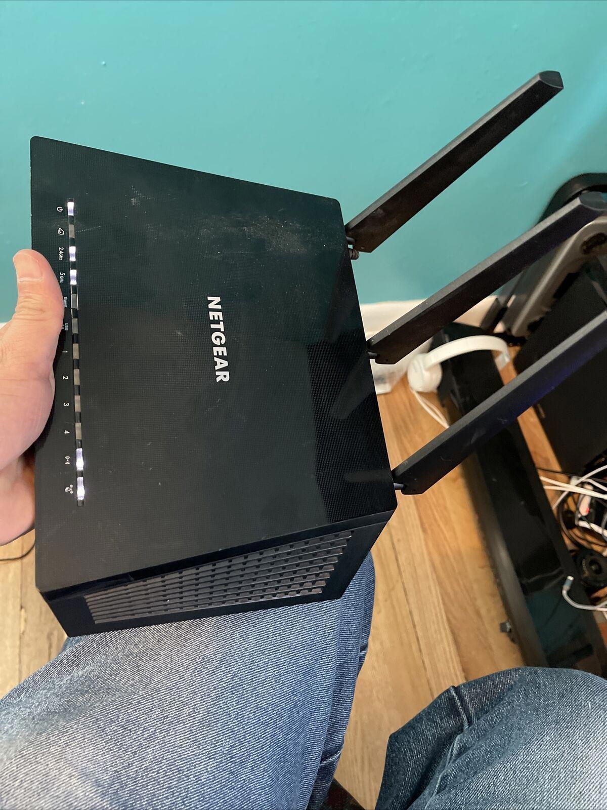 Netgear Router Model R6700v2