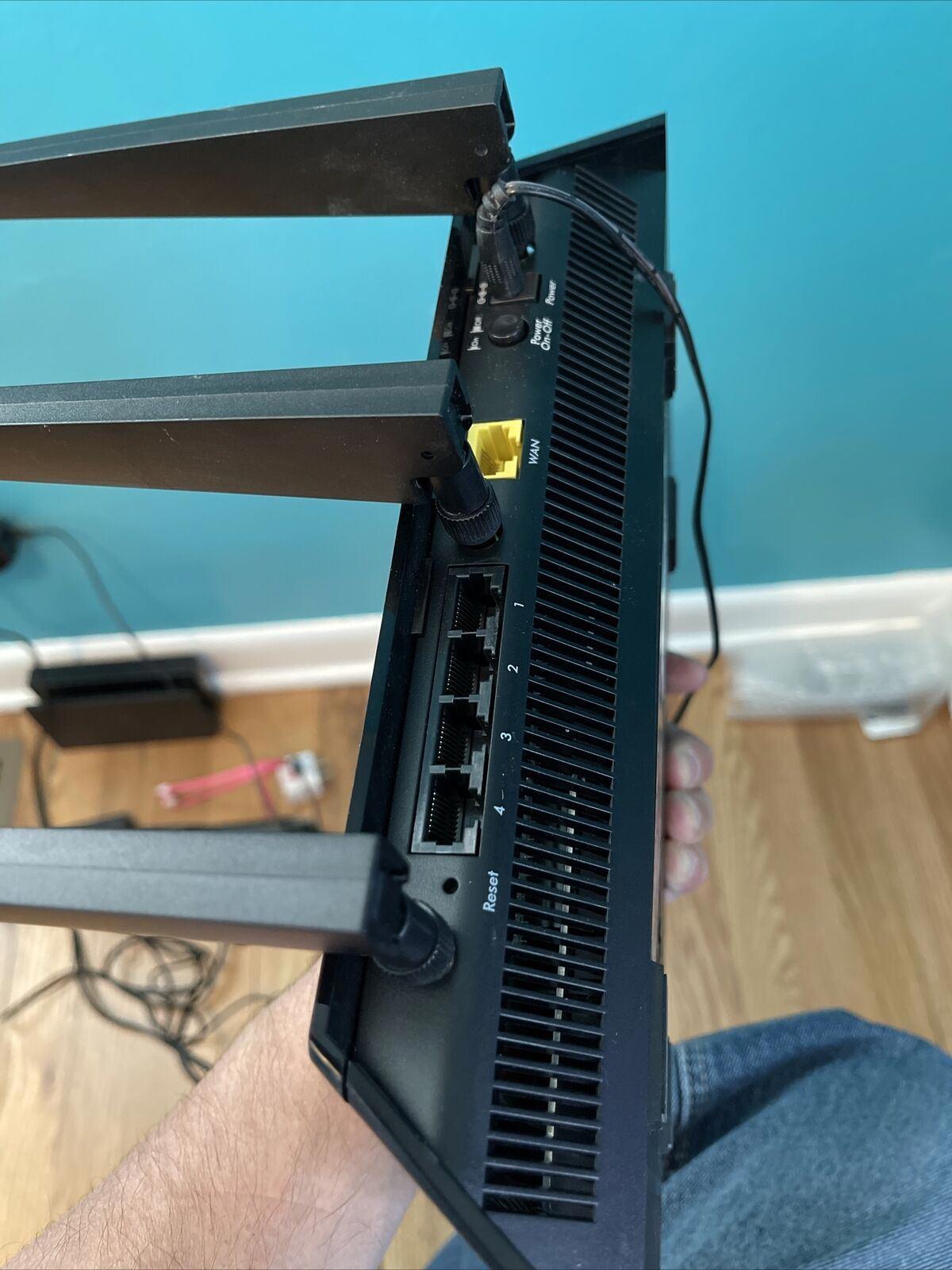Netgear Router Model R6700v2