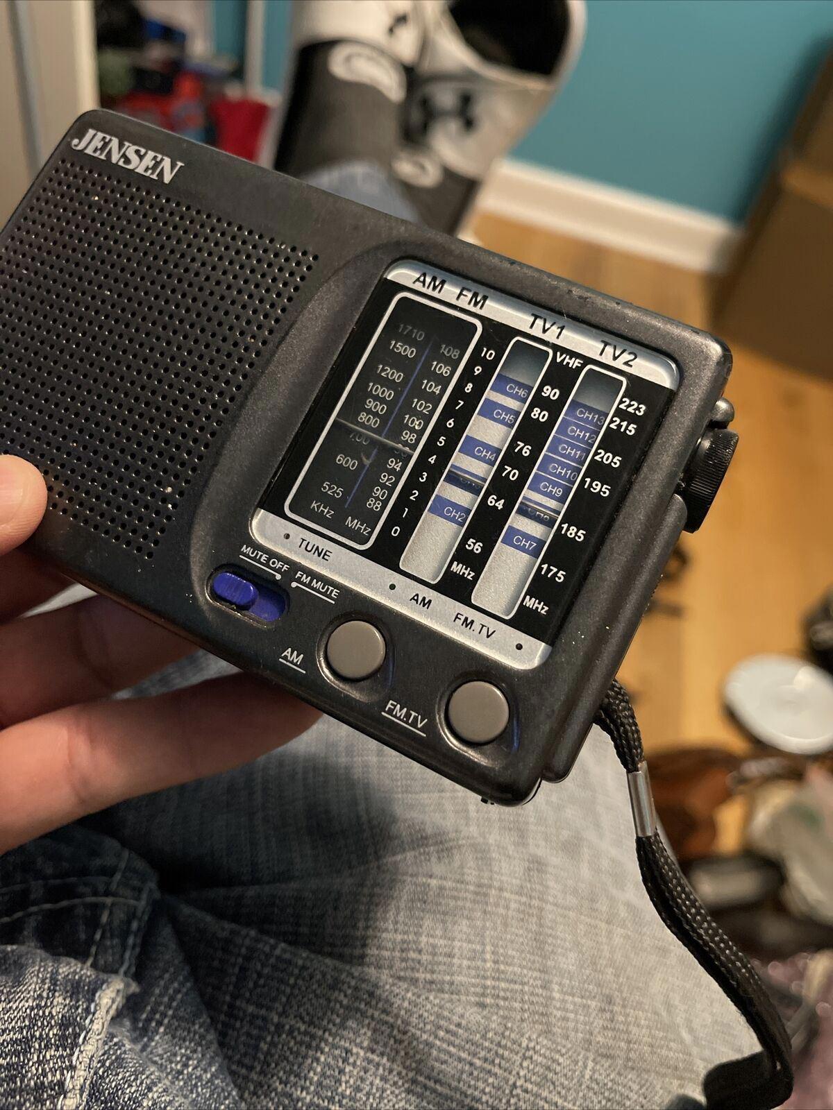 VTG Jensen MR-400 AM/FM/TV1/TV2 12 Channel Portable