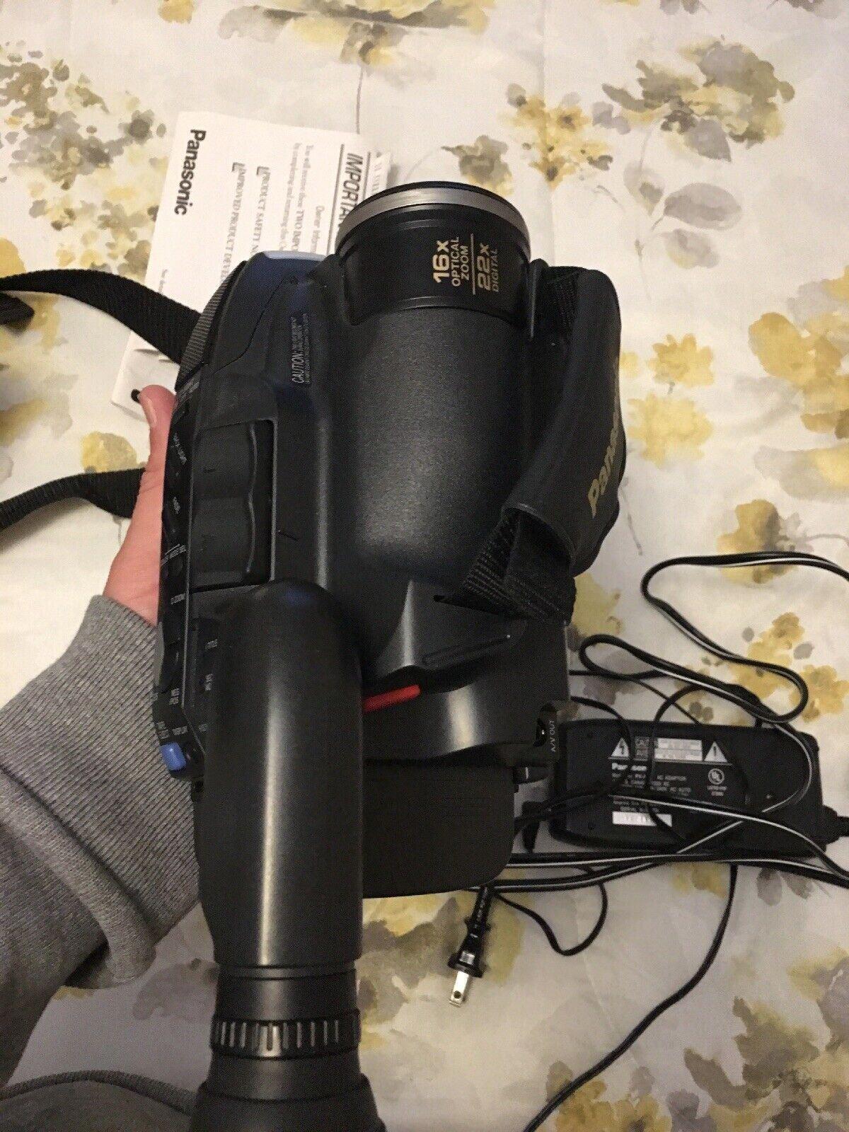 Panasonic Palmcorder PalmSight Camcorder PV-L657D with Manual in Case