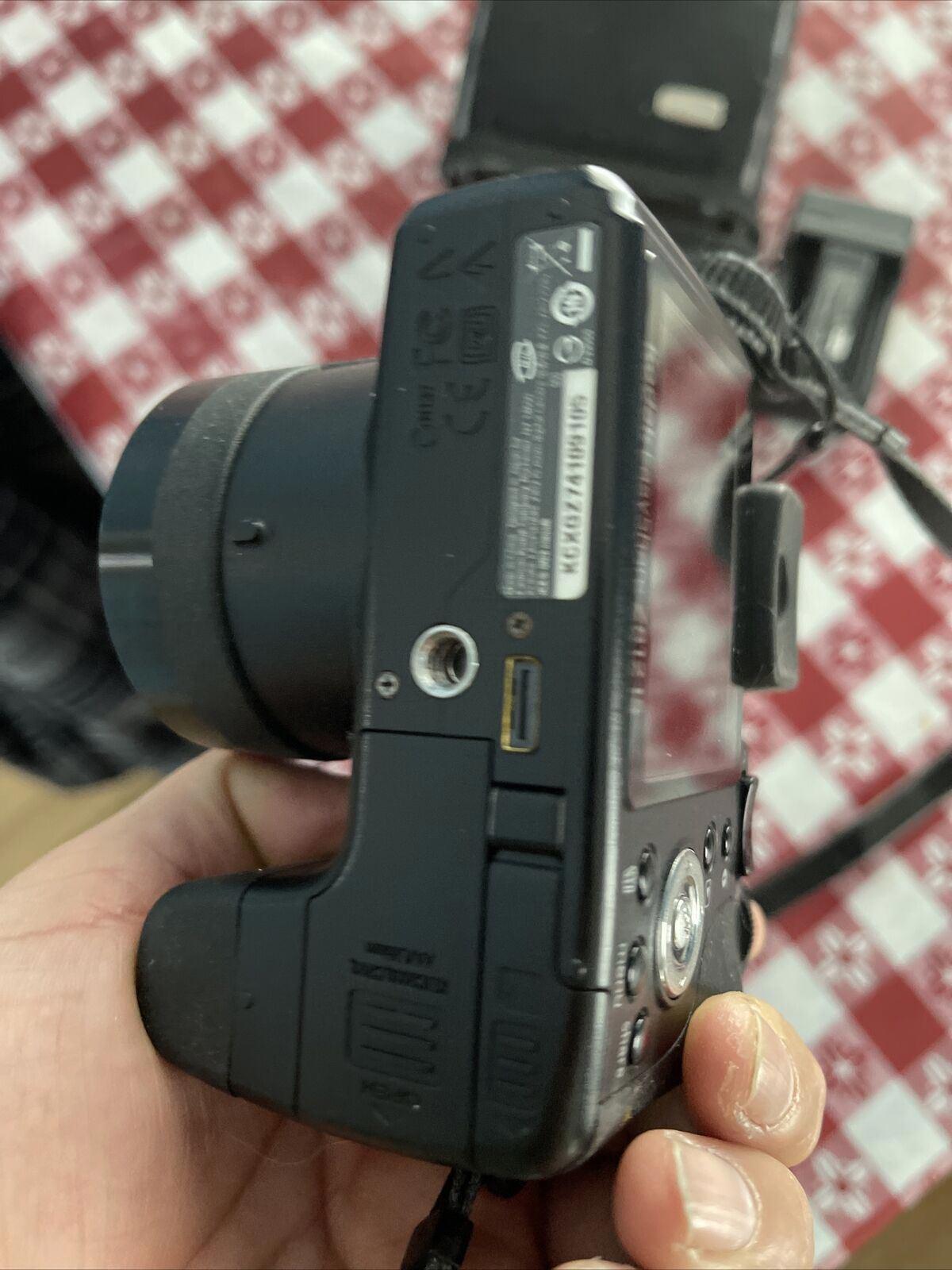 Kodak EasyShare Z812 IS 8.1MP Digital Camera - Black (1)