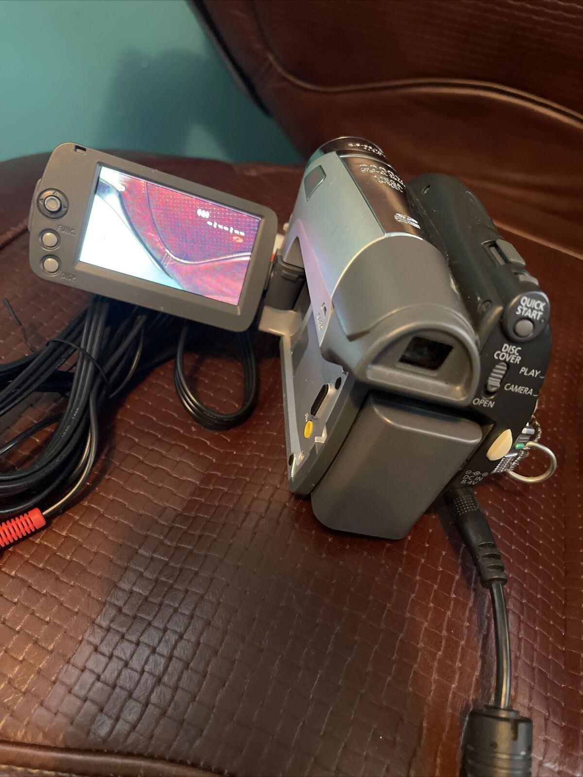 Canon DC320 DVD/SD Card Camcorder, Battery, Charger, (11)