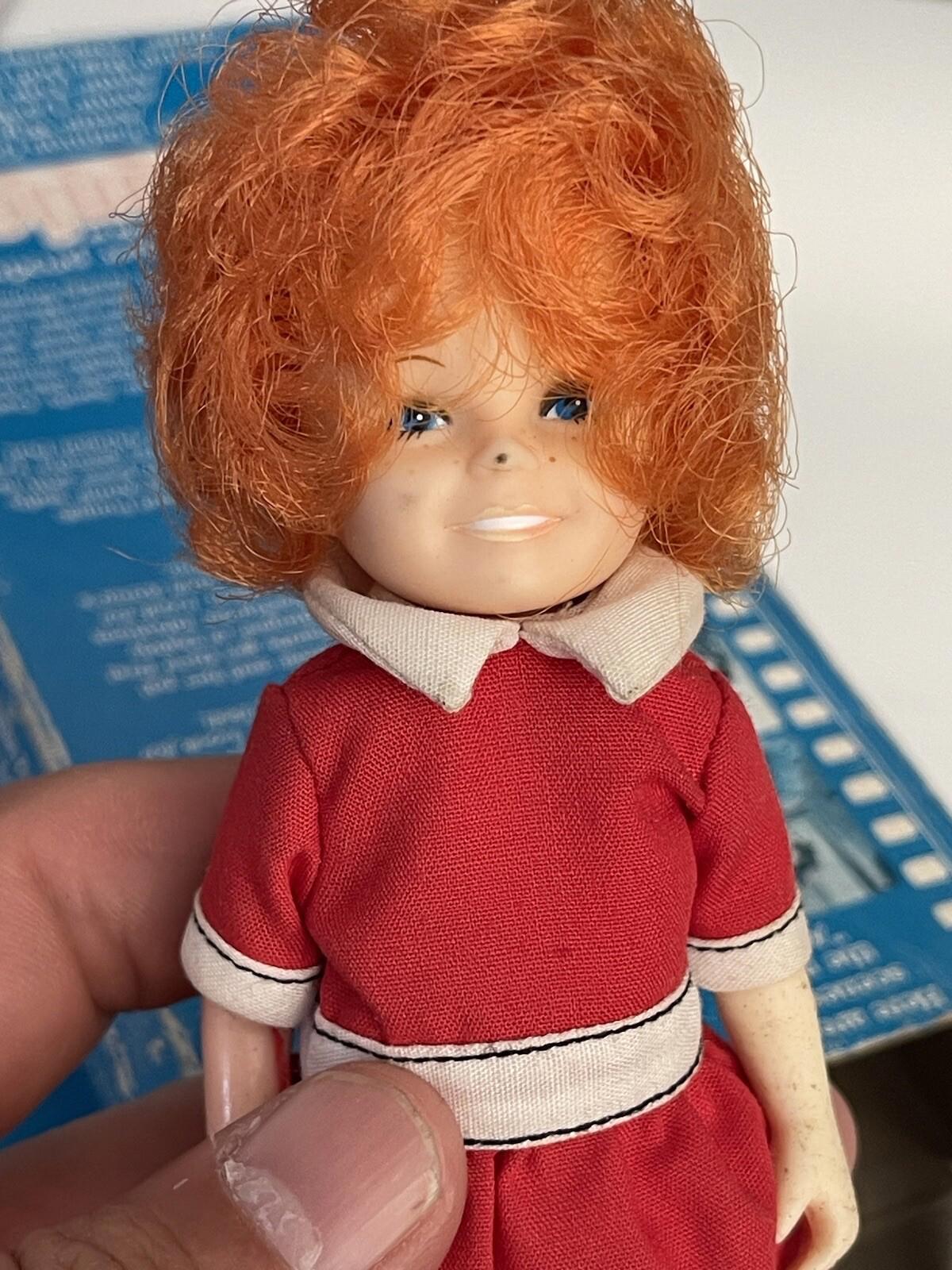 Vintage 1982 The World of Annie Annie kid  6" Doll  Knickerbocker #3856 w box