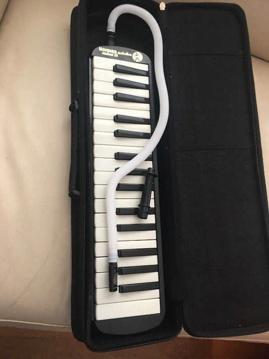 Hohner Melodica Student 32 with Case 2 Mouth Pieces