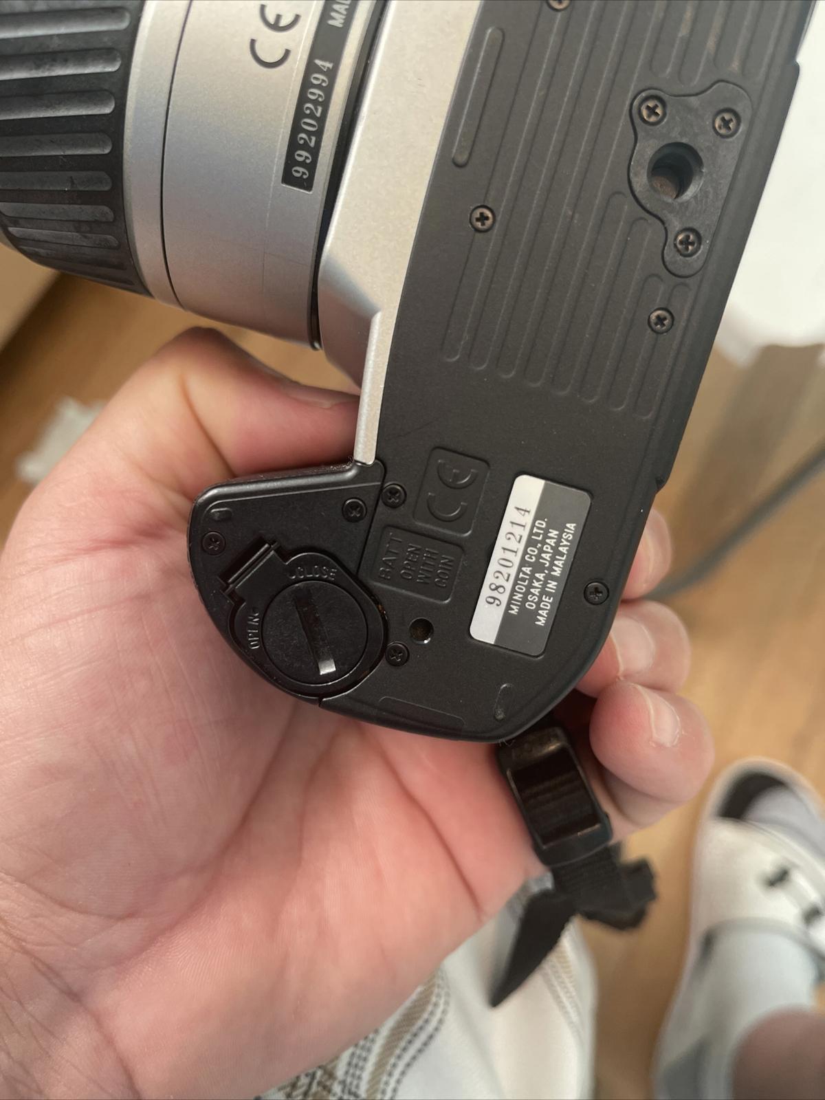 minolta qtsi maxxum 35mm Film Camera W 35-80 AF Lens  Works Good