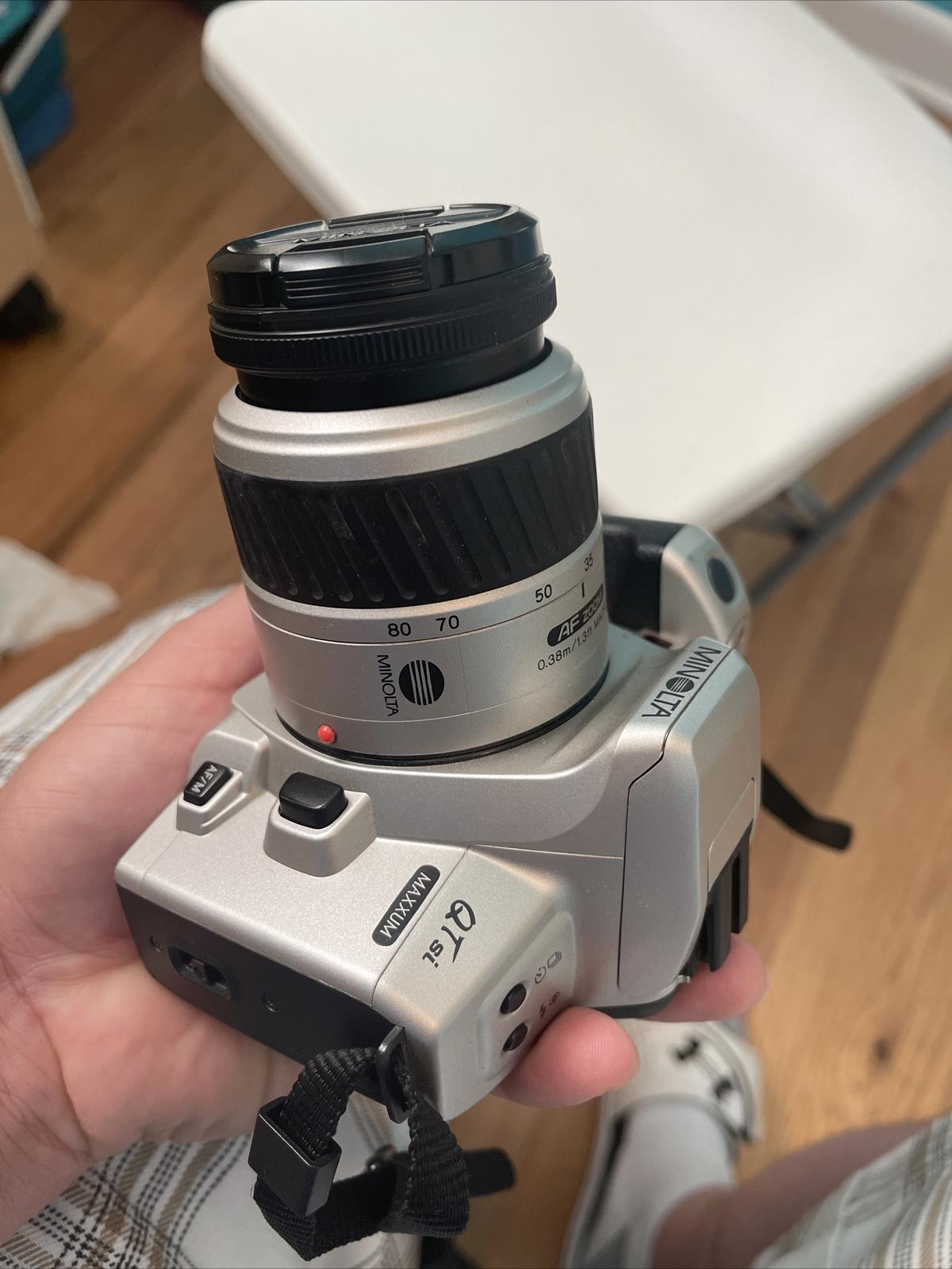 minolta qtsi maxxum 35mm Film Camera W 35-80 AF Lens  Works Good