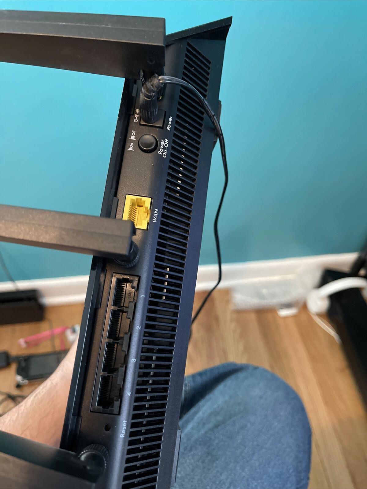 Netgear Router Model R6700v2