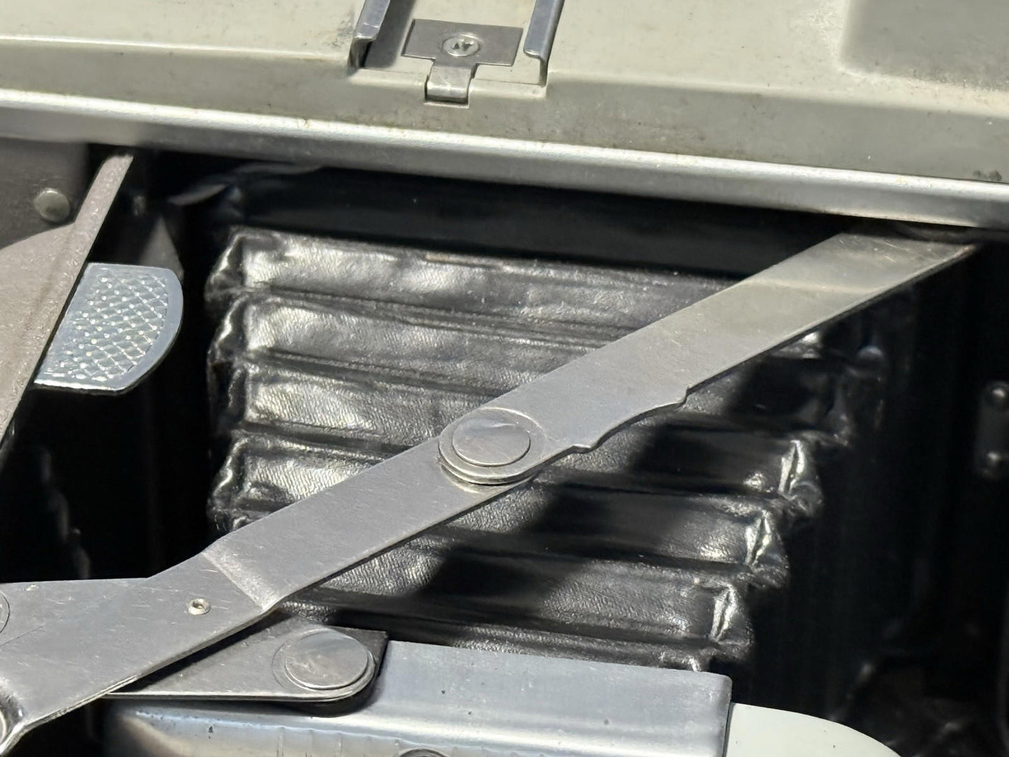 Vintage Antique 1950's Polaroid Land Camera Model 80  Rusty Spots , Not Tested