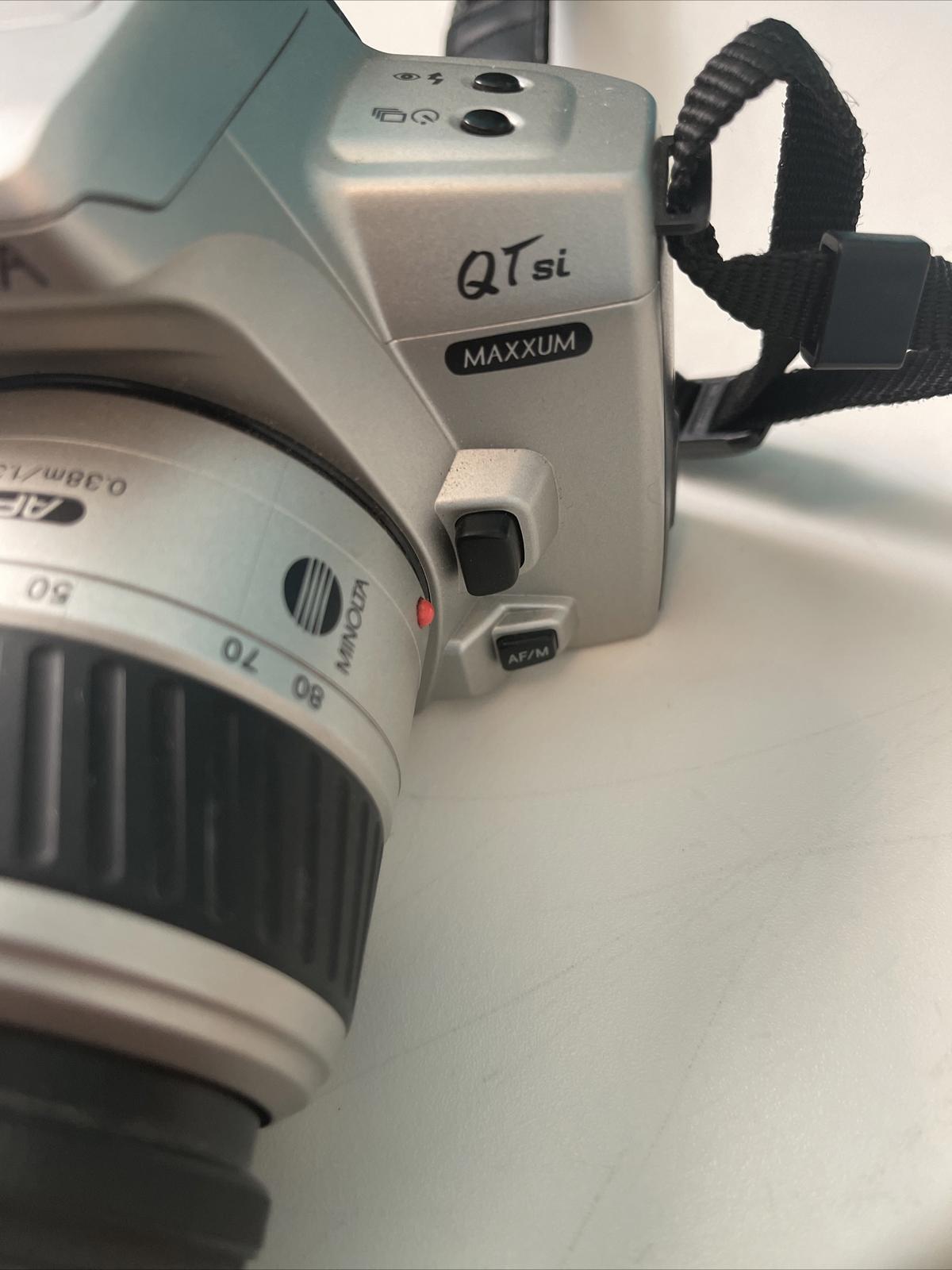 minolta qtsi maxxum 35mm Film Camera W 35-80 AF Lens  Works Good