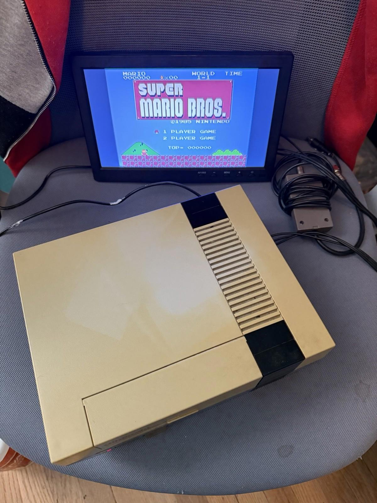 1988 Nintendo Entertainment System Action Set NES Complete In Box  (read Descrip
