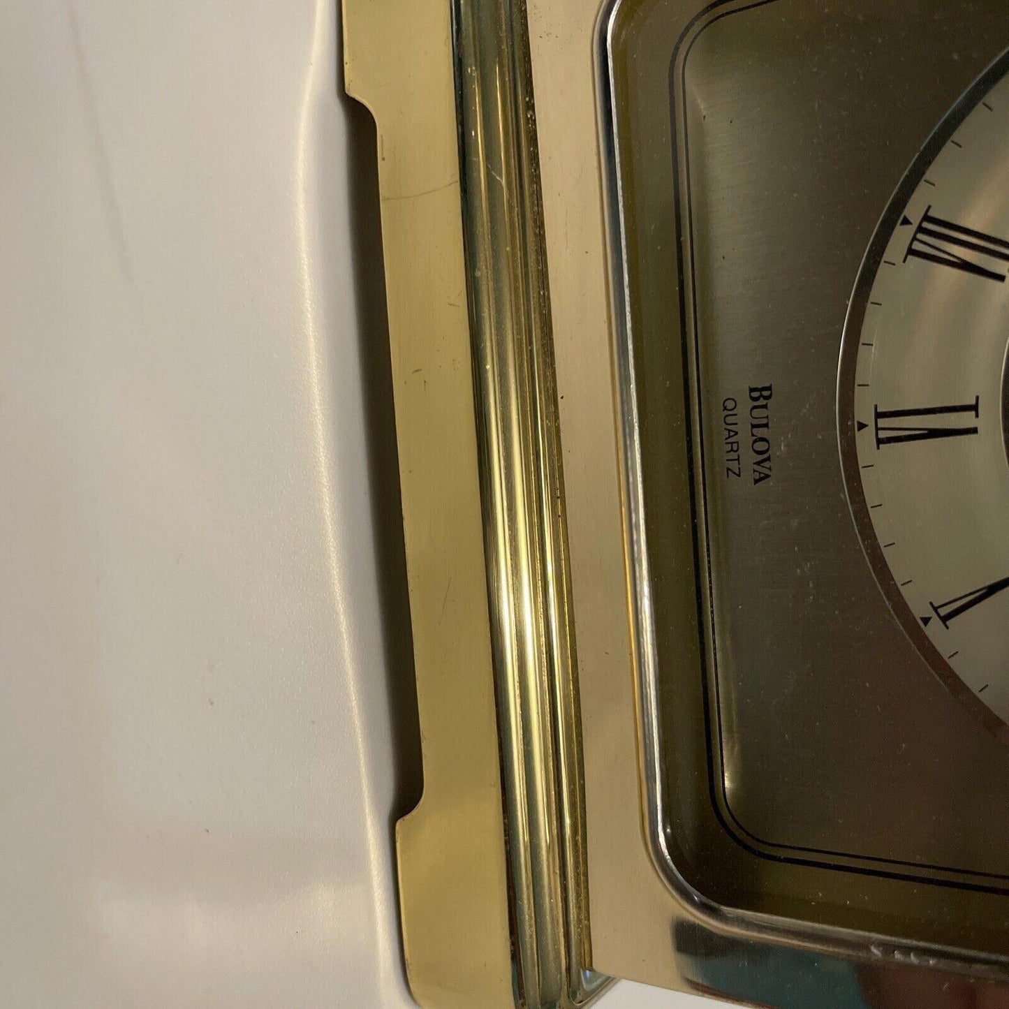 bulova quatz table clock (asis)