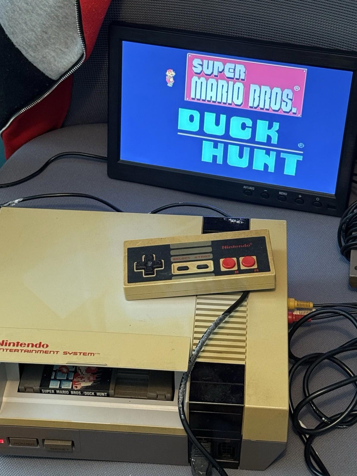 1988 Nintendo Entertainment System Action Set NES Complete In Box  (read Descrip