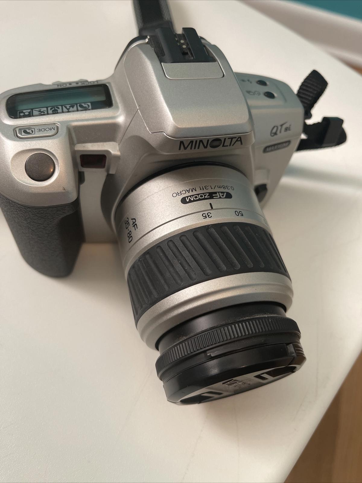 minolta qtsi maxxum 35mm Film Camera W 35-80 AF Lens  Works Good