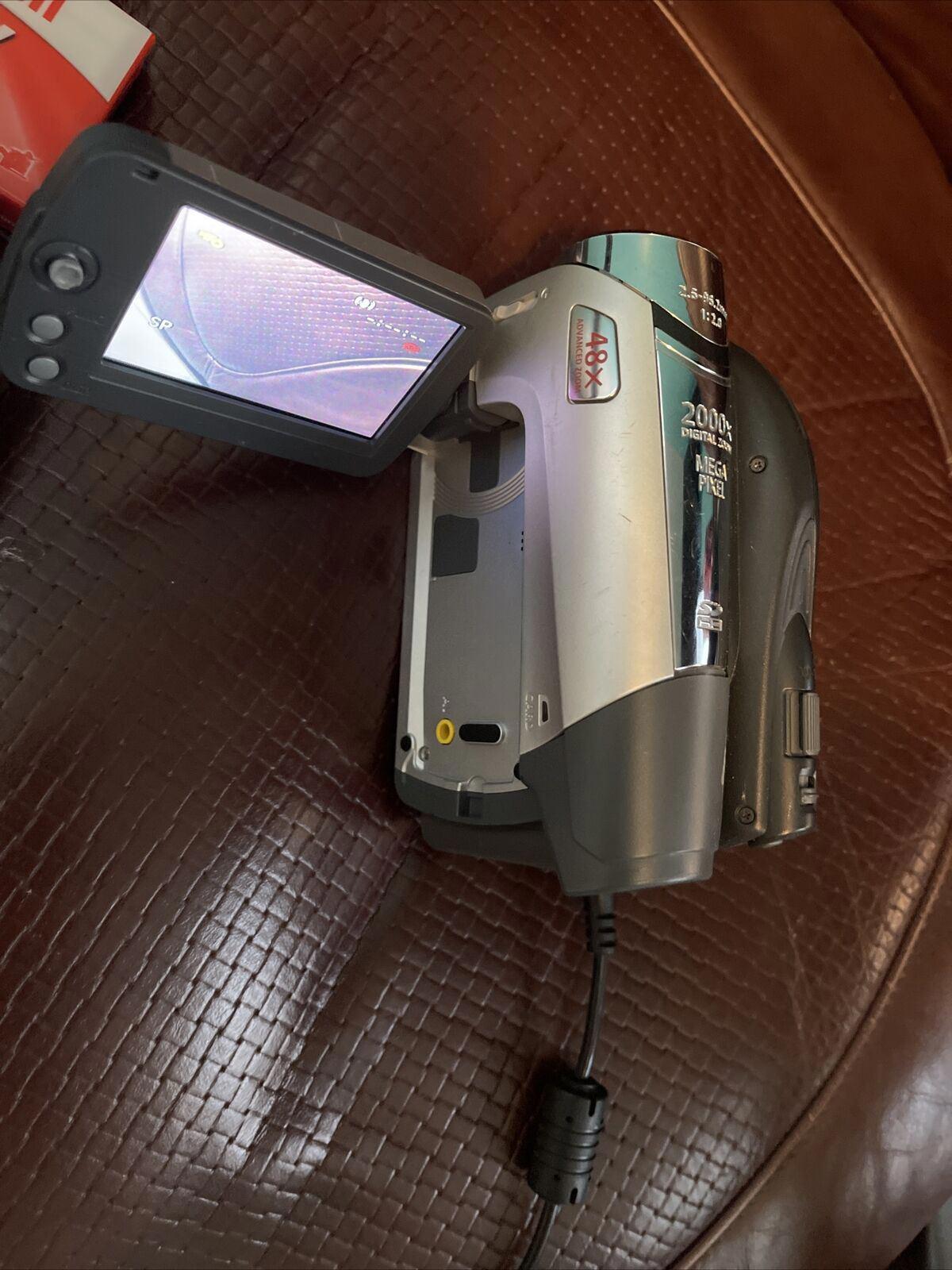 Canon DC320 DVD/SD Card Camcorder, Battery, Charger, (11)