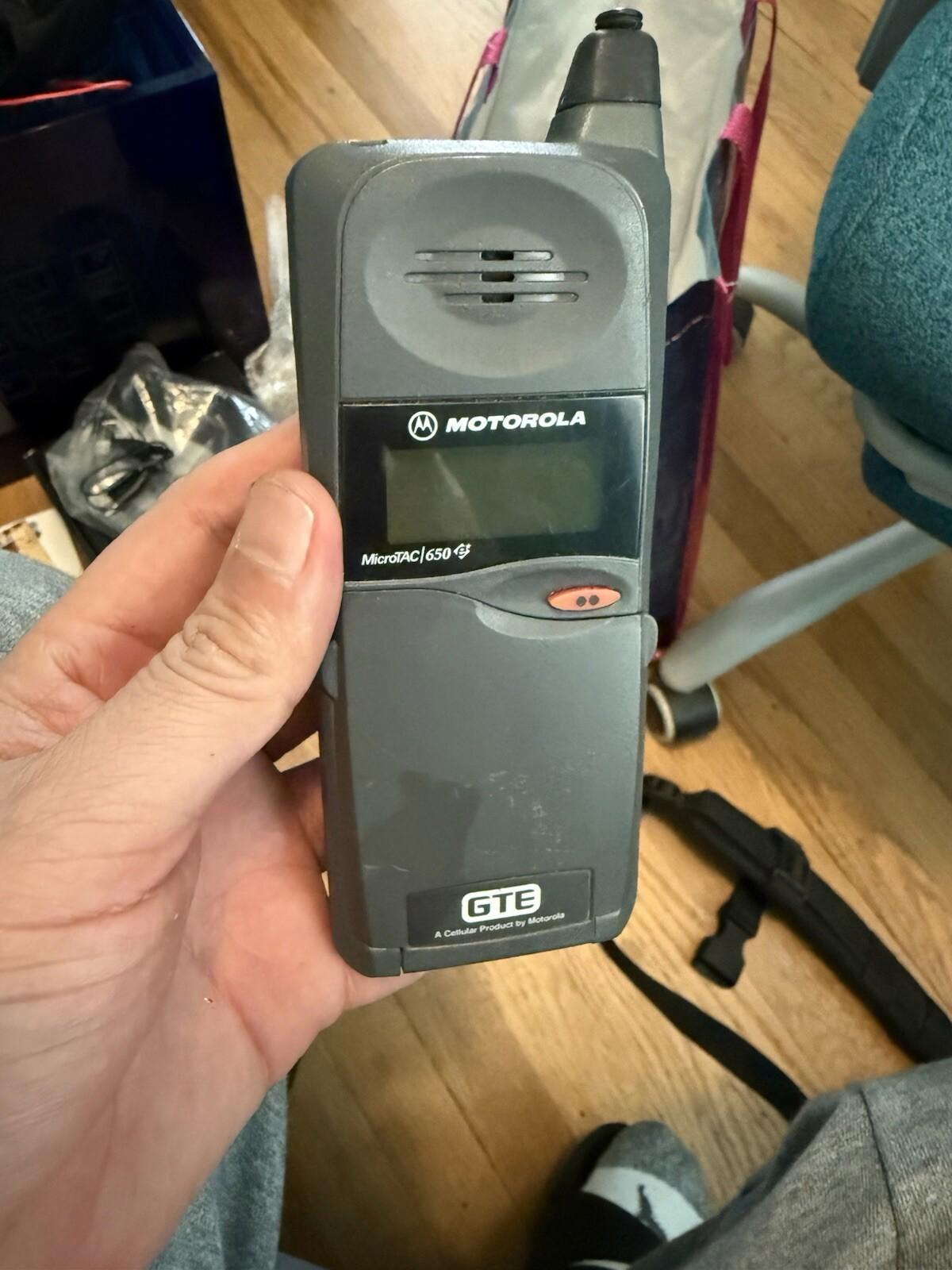 Used- Vintage Motorola MicroTac DPC 650 Flip Cell Phone Untested , No Power Cabl