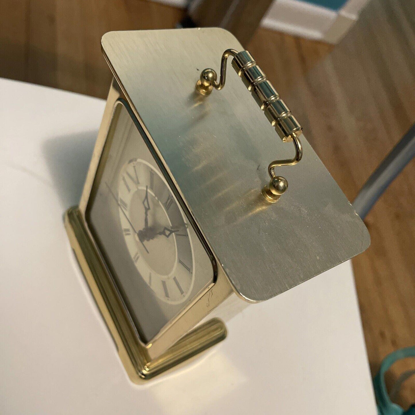 bulova quatz table clock (asis)