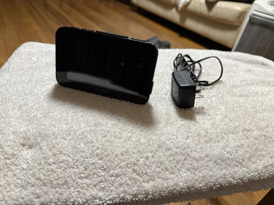 La Crosse Technology Atomic Color Change Digital Alarm Clock w USB Port C89201