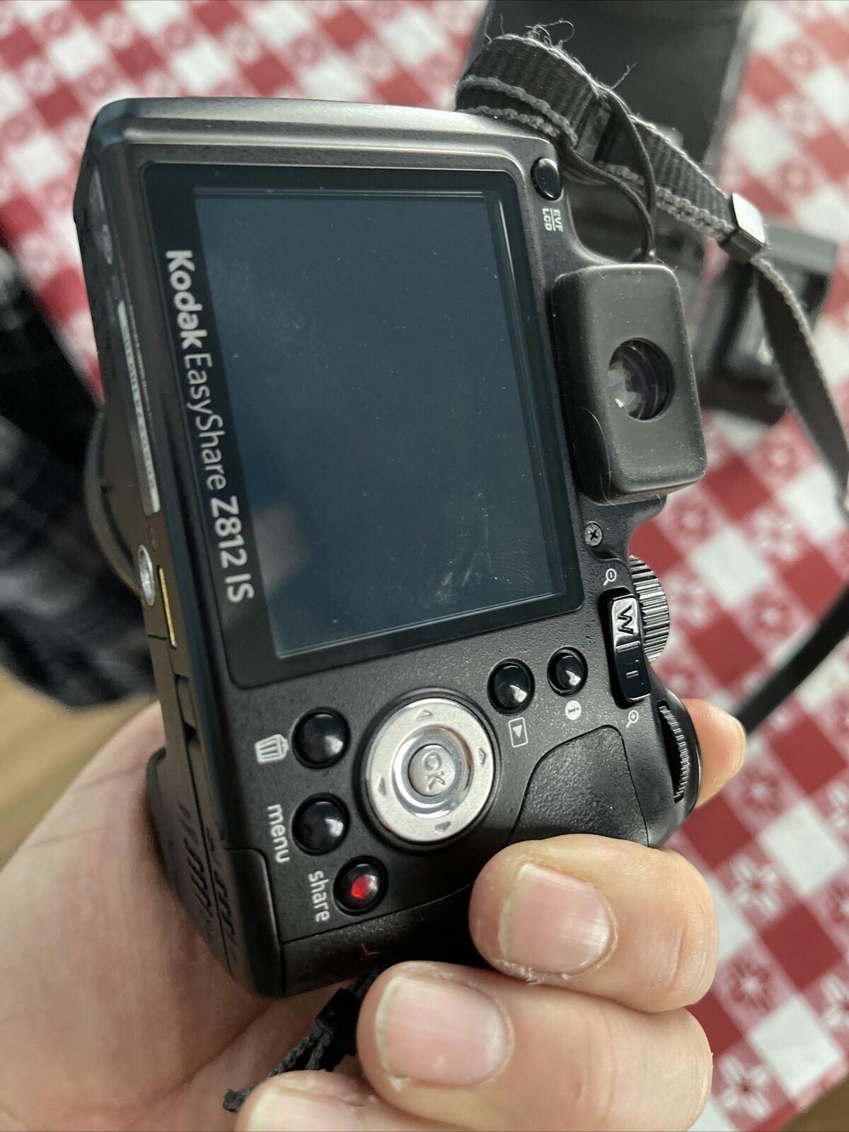 Kodak EasyShare Z812 IS 8.1MP Digital Camera - Black (1)