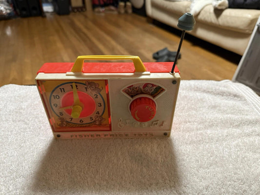 Fisher Price Vintage 1964 Clock Radio Music Box Hickory Dickory Dock Wind Up