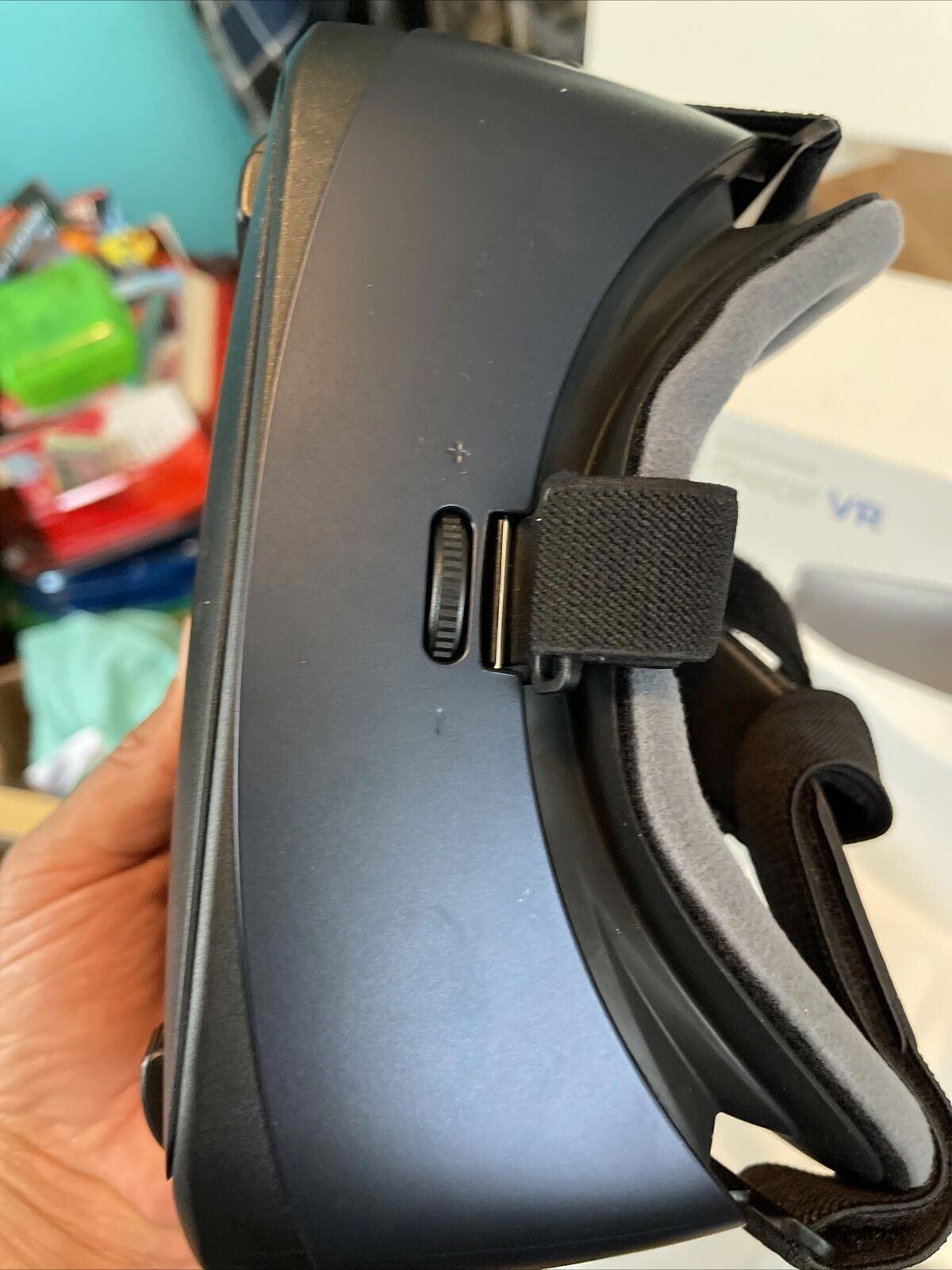 Samsung Gear VR 2 Oculus Virtual Reality Headset (17)